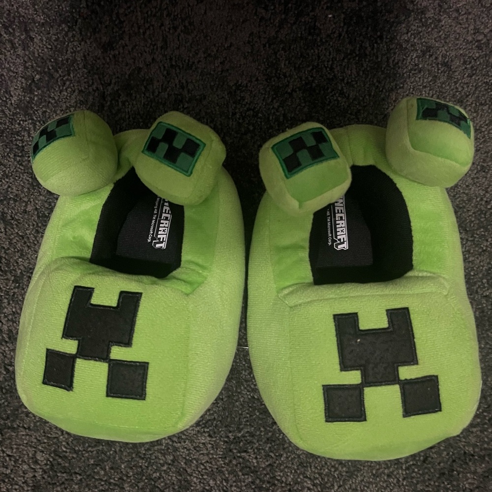 Green Minecraft Creeper Slippers